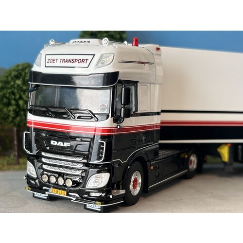 WSI WSI DAF XF Super Space Cab met 3-as koeloplegger PETER ZOET Transport