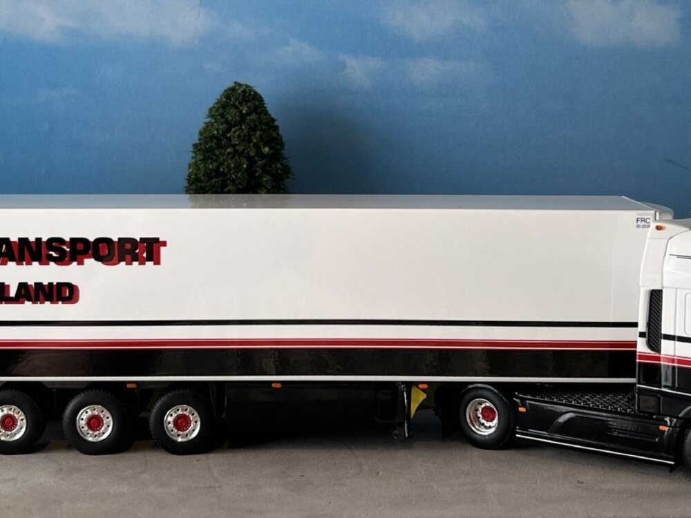 WSI WSI DAF XF Super Space Cab with 3-axle reefer trailer PETER ZOET Transport