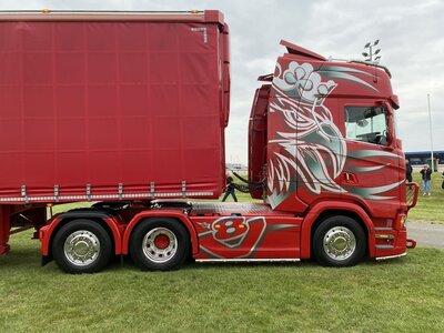 WSI WSI Scania S660 6x2 met 3-as schuifzeilenoplegger MACLENNAN PETERHEAD SCOTLAND