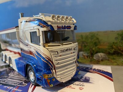 Tekno Tekno Scania R Highline met afzetbak PER BRODDE LBC