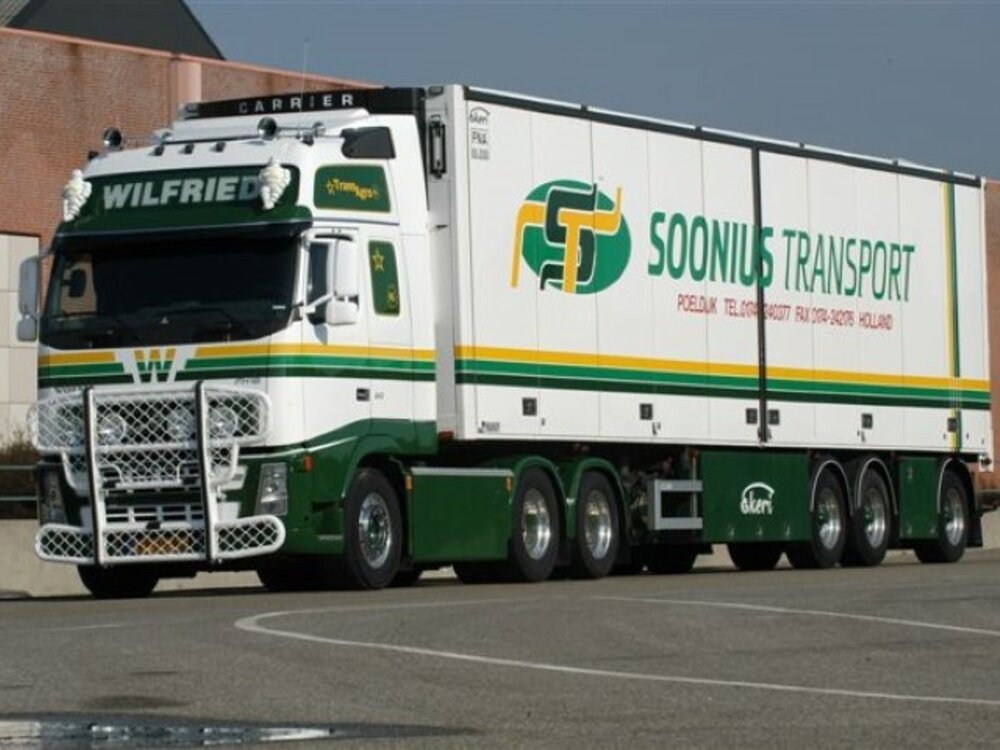 Tekno Tekno Volvo FH02 Globetrotter XL 6x2 with 3-axle Ekeri reefer trailer Wilfried - Trans Agro