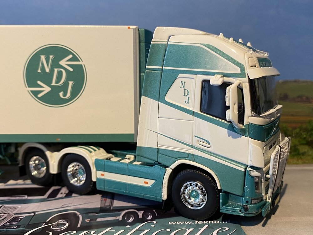 Tekno Tekno  Volvo FH04 Globetrotter XL met koeloplegger N.H. de Jonge