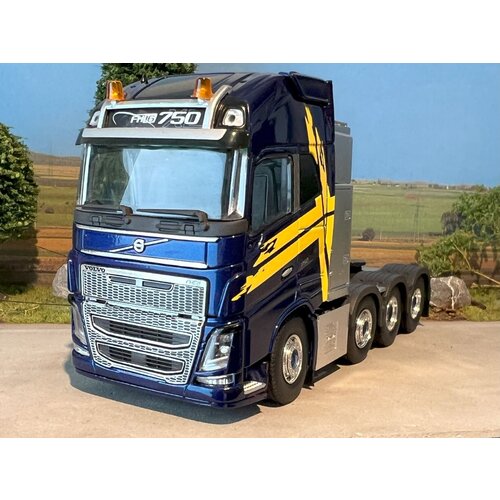 Tekno Tekno Volvo FH04 Globetrotter XL 8x4 T.B.P. Tekno Tekno Volvo FH04 Globetrotter XL 8x4 T.B.P.