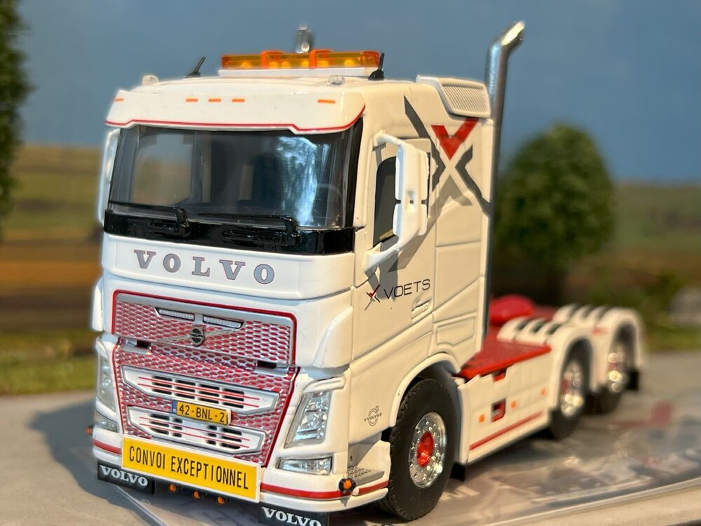 WSI WSI  Volvo FH4 sleeper cab 6x2 VOETS