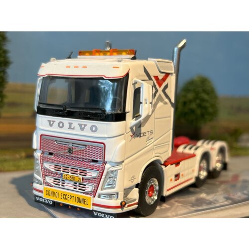 WSI WSI  Volvo FH4 sleeper cab 6x2 VOETS