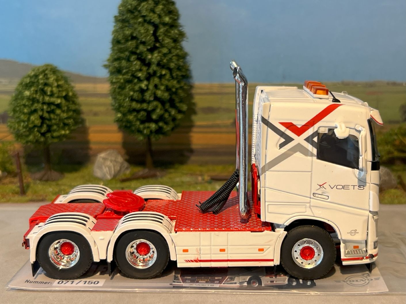 WSI Volvo FH4 sleeper cab 6x2 VOETS - Miniatuurshop.com