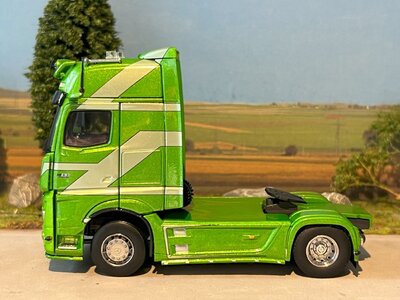 IMC IMC Mercedes Actros Gigaspace 4x2 ROBIN ERIKS "Man on the Moon"