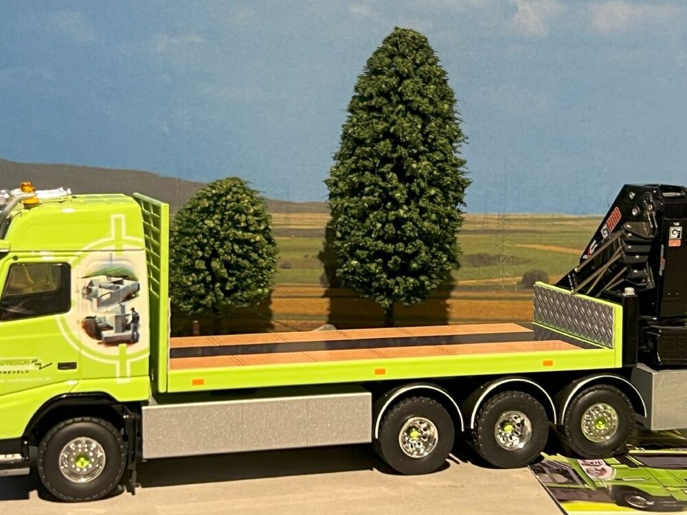 Tekno Tekno Volvo FH motorwagen aanhanger met vlakke laadvloer en kraan HAPREKON