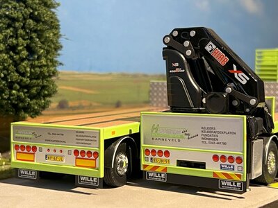 Tekno Tekno Volvo FH motorwagen aanhanger met vlakke laadvloer en kraan HAPREKON