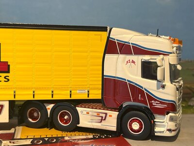 Tekno Tekno Scania Next Gen 6x2 met 3-as zeilenoplegger CHRISTENSEN HAKULL