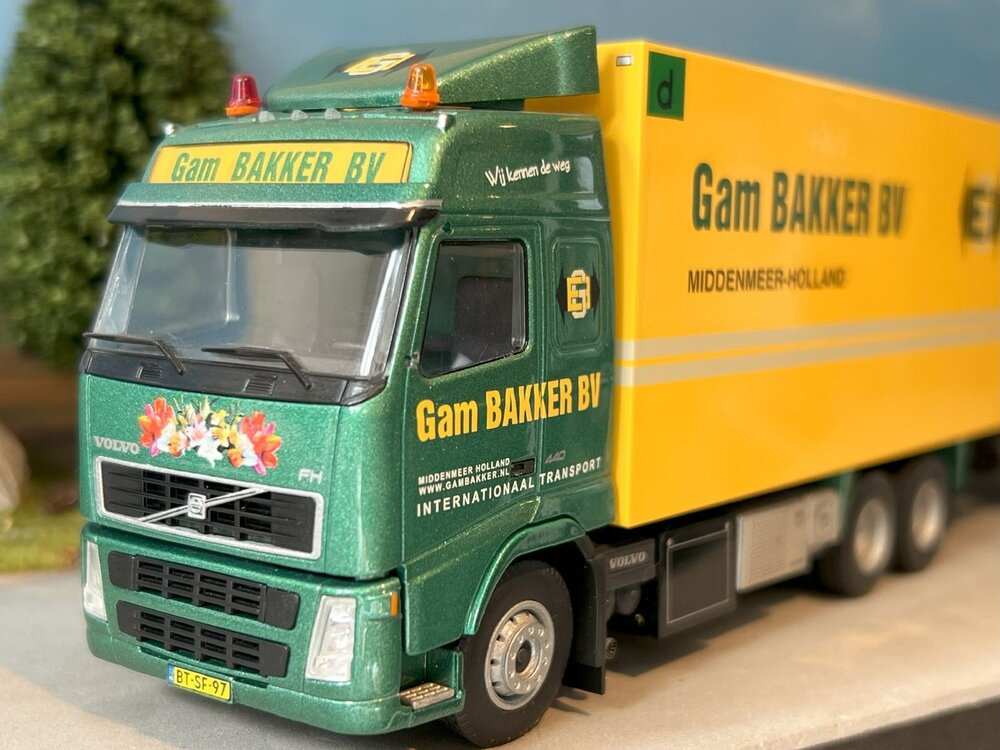 Tekno Tekno Volvo FH12 Globetrotter  truck with with 2-axle trailer GAM BAKKER
