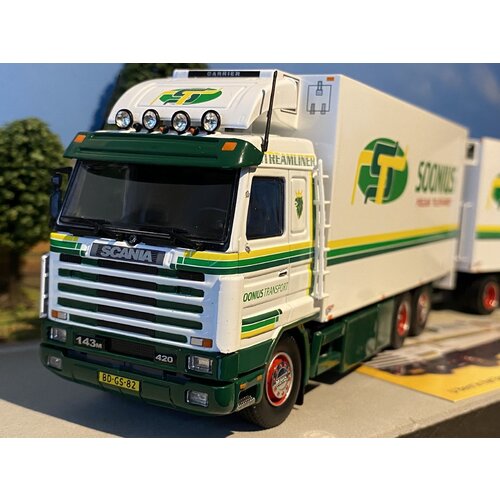 Tekno Tekno Scania Streamline 143-420 motorwagen met 3-assige schamel SOONIUS Tekno Tekno Scania Streamline 143-420 motorwagen met 3-assige schamel SOONIUS