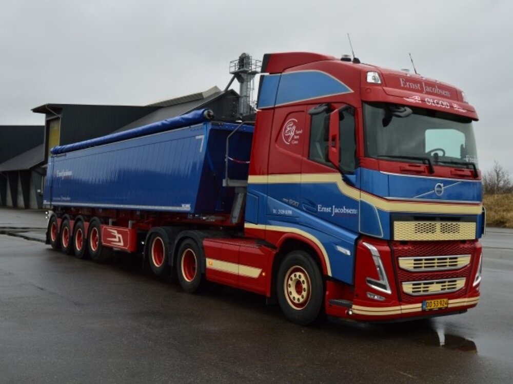 Tekno Tekno Volvo FH05 met 4-as Deense kipper ERNST JOCOBSEN