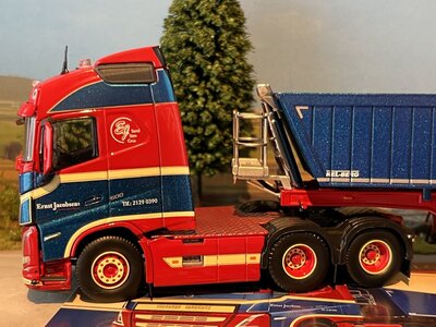 Tekno Tekno Volvo FH05 met 4-as Deense kipper ERNST JOCOBSEN