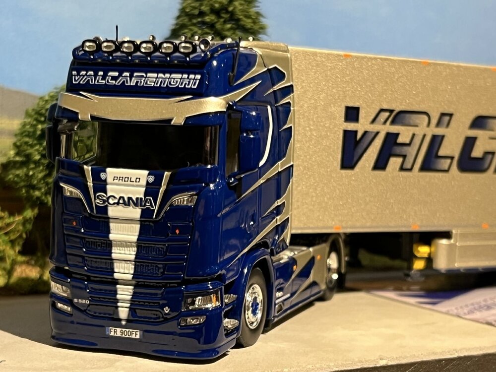 Tekno Tekno Scania Next Gen S-serie Highline 4x2 met 3-assige koeloplegger VALCARENGHI