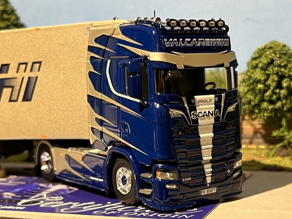 Tekno Tekno Scania Next Gen S-serie Highline 4x2 met 3-assige koeloplegger VALCARENGHI