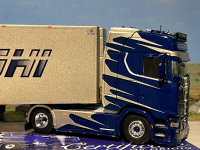 Tekno Tekno Scania Next Gen S-serie Highline 4x2 met 3-assige koeloplegger VALCARENGHI