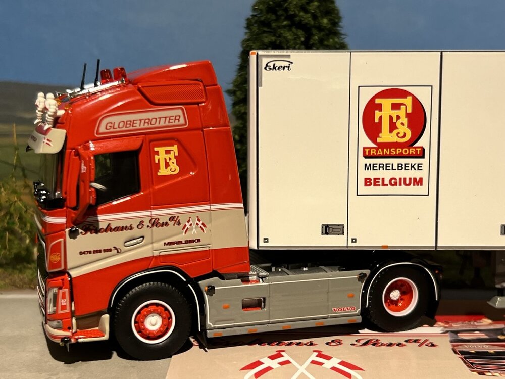 Tekno Tekno Volvo FH4 met 3-assige Ekeri oplegger FISOTRANS