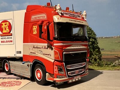 Tekno Tekno Volvo FH4 met 3-assige Ekeri oplegger FISOTRANS