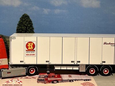 Tekno Tekno Volvo FH4 with 3-axle Ekeri trailer FISOTRANS