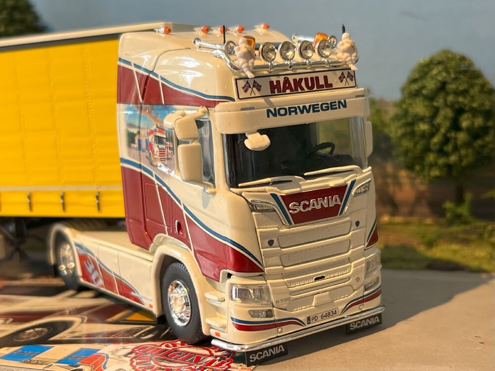 Tekno Tekno Scania Next Gen 6x2 met 3-as zeilenoplegger HAKULL TALLAKSEN