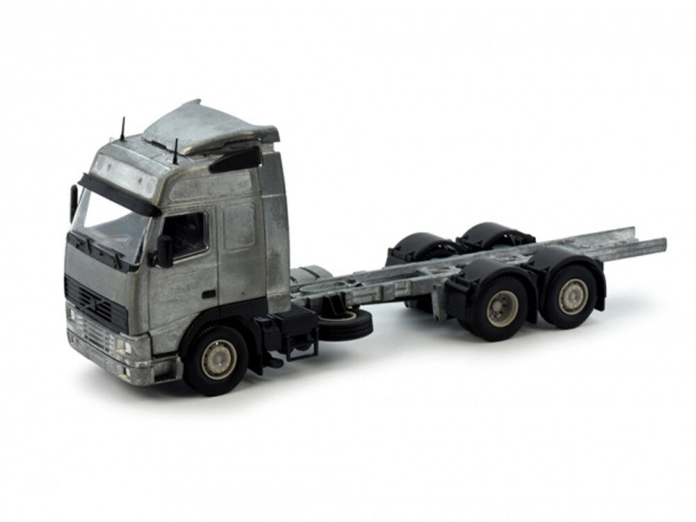 Tekno Tekno Volvo FH01 Globetrotter 6x2 rigid chassis tractor kit