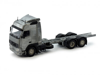 Tekno Tekno Volvo FH01 Globetrotter 6x2 rigid chassis tractor kit