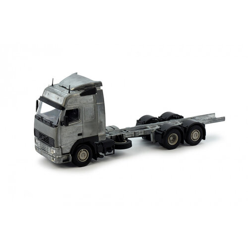 Tekno Tekno Volvo FH01 Globetrotter 6x2 rigid chassis tractor kit