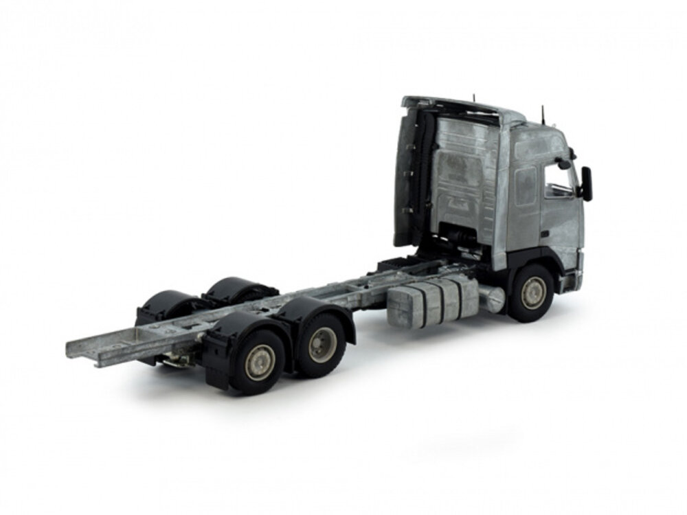 Tekno Tekno Volvo FH01 Globetrotter 6x2 rigid chassis tractor kit