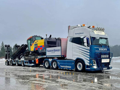 WSI WSI Volvo FH4 Glob. XXL 6x4 with 4-axle semi lowloader Transport Service AS Skien