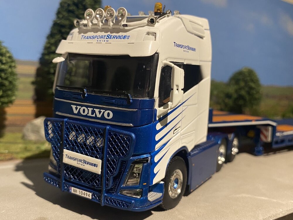 WSI WSI Volvo FH4 Glob. XXL 6x4 with 4-axle semi lowloader Transport Service AS Skien