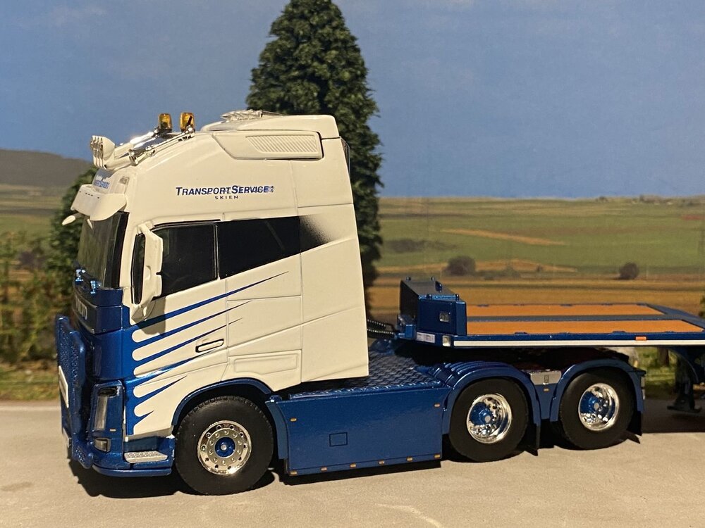 WSI WSI Volvo FH4 Glob. XXL 6x4 with 4-axle semi lowloader Transport Service AS Skien