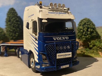 WSI WSI Volvo FH4 Glob. XXL 6x4 with 4-axle semi lowloader Transport Service AS Skien