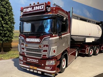 WSI WSI Scania S 4x2 with 2connect combi trailer 2+3 axle + 2 x 20ft. container ROLING