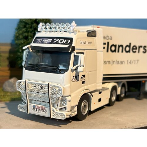 WSI WSI Volvo FH3 Globetrotter XXL 6x2 met 3-as koeloplegger FLANDERS MEAT TRADING WSI WSI Volvo FH3 Globetrotter XXL 6x2 met 3-as koeloplegger FLANDERS MEAT TRADING