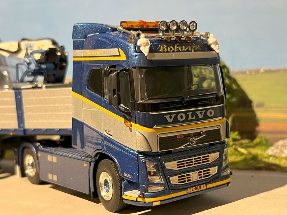 WSI WSI Volvo FH4 Glob. 4x2 + 4-axle brick trailer BOLWIJN