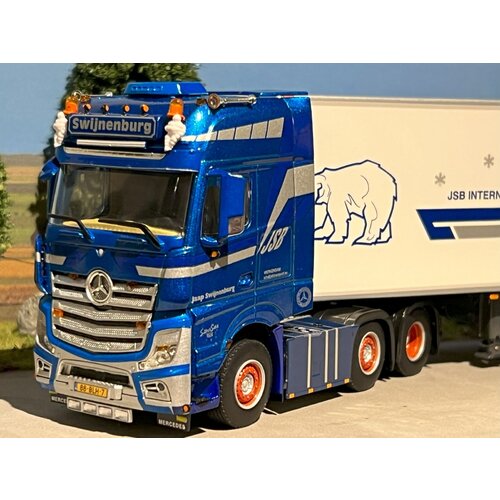 WSI WSI Mercedes Actros MP4 6x2 met 3-as koeloplegger JSB Swijnenburg WSI WSI Mercedes Actros MP4 6x2 met 3-as koeloplegger JSB Swijnenburg