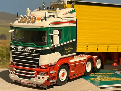 Tekno Tekno Scania R with 3-axle curtainside trailer PWT