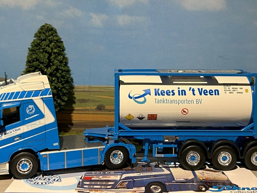 Tekno Tekno Volvo FH04 Globetrotter with short tankcontainer chassis Kees in 't Veen