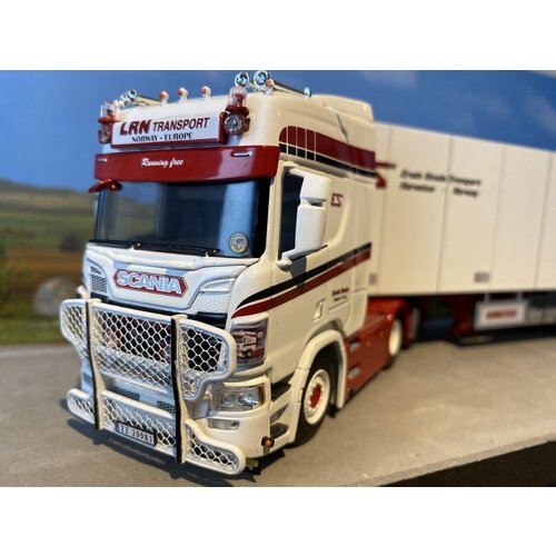 WSI WSI Scania R Highline 6x2 met 3-as koeloplegger ERWIN SMALE WSI WSI Scania R Highline 6x2 met 3-as koeloplegger ERWIN SMALE