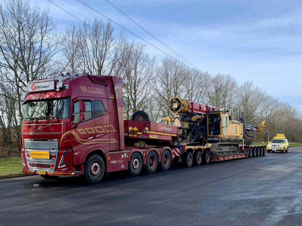 WSI WSI  Volvo FH5 Glob. XL 8x4 + 5 axle lowloader + 3 axle dolly VALLEM