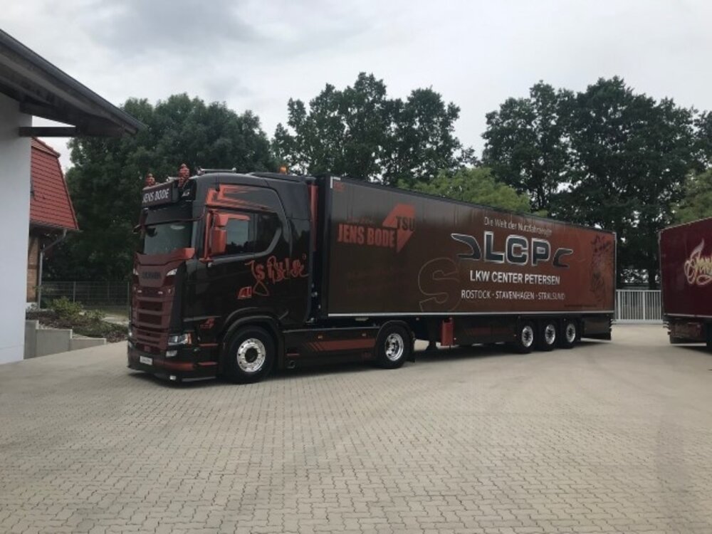 Tekno Tekno Scania S Highline with 3-axle reefer trailer JENS BODE
