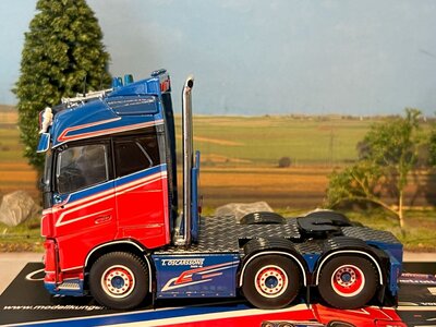 Tekno Tekno Volvo FH04 Globetrotter 6x2 T. Oscarssons