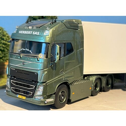 WSI WSI Volvo FH4 Glob. XXL 6x2 met 3-as koeloplegger HERBERT SAS WSI WSI Volvo FH4 Glob. XXL 6x2 met 3-as koeloplegger HERBERT SAS