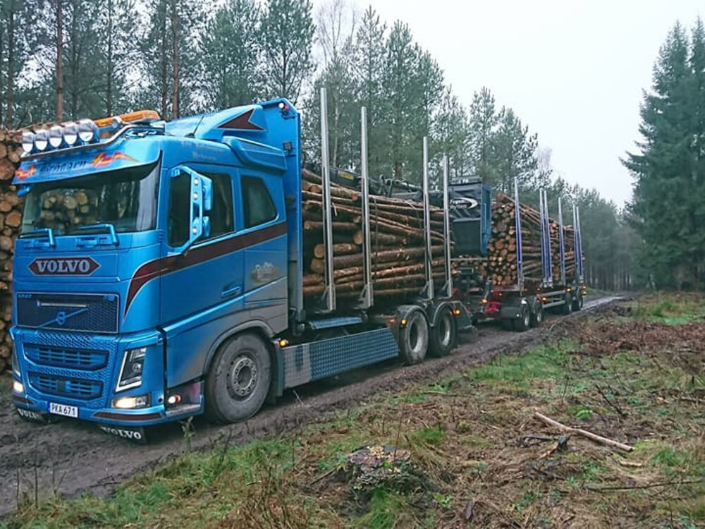 Tekno Volvo FH04 motorwagen aanhanger met houtopbouw JAN JOHANSSON