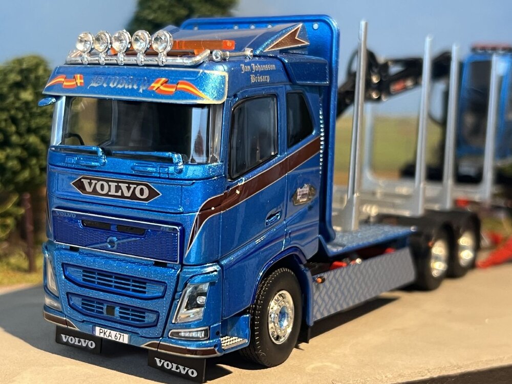 Tekno Volvo FH04 motorwagen aanhanger met houtopbouw JAN JOHANSSON