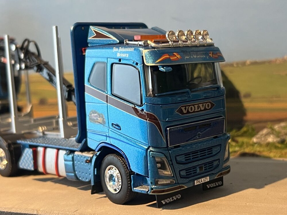 Tekno Volvo FH04 motorwagen aanhanger met houtopbouw JAN JOHANSSON