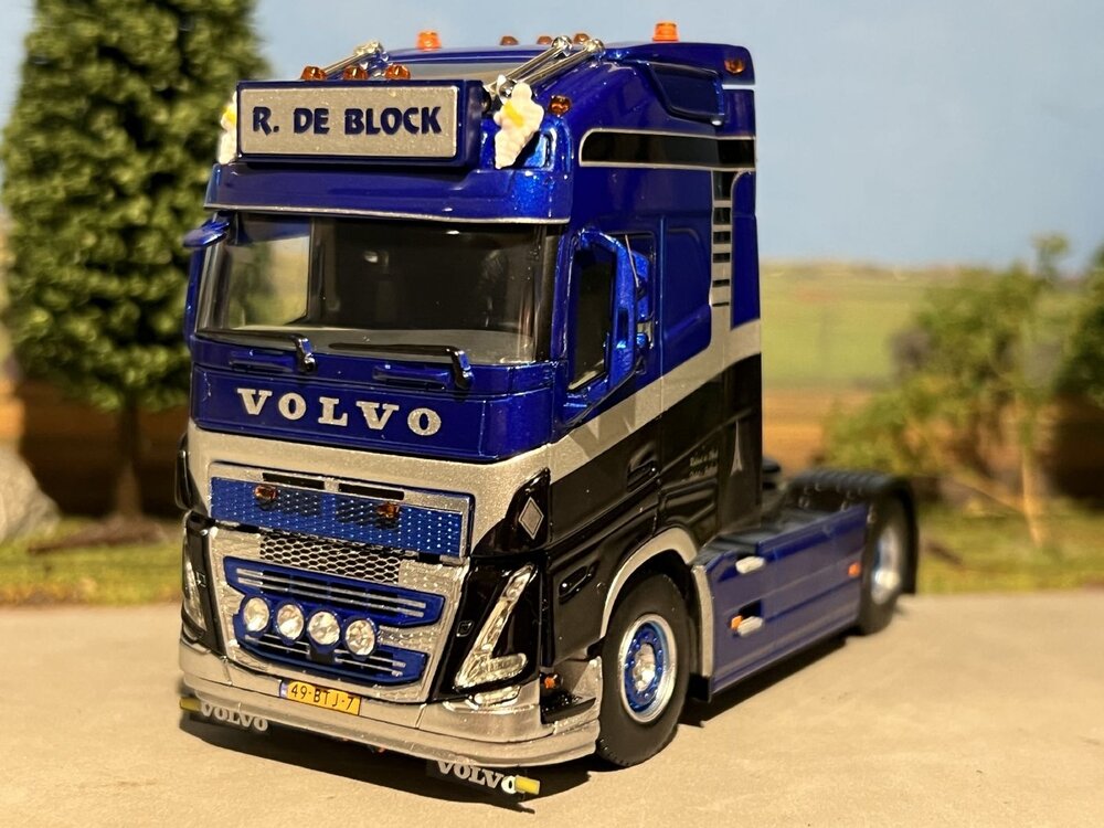 WSI WSI Volvo FH5 Globetrotter XL 4x2 Roland de Block