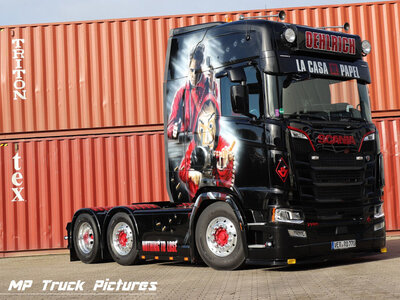 WSI WSI Scania S Highline 6x2 Oehlrich "La Casa de Papel"