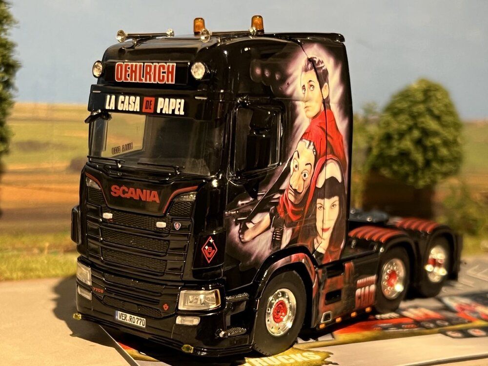 WSI WSI Scania S Highline 6x2 Oehlrich "La Casa de Papel"